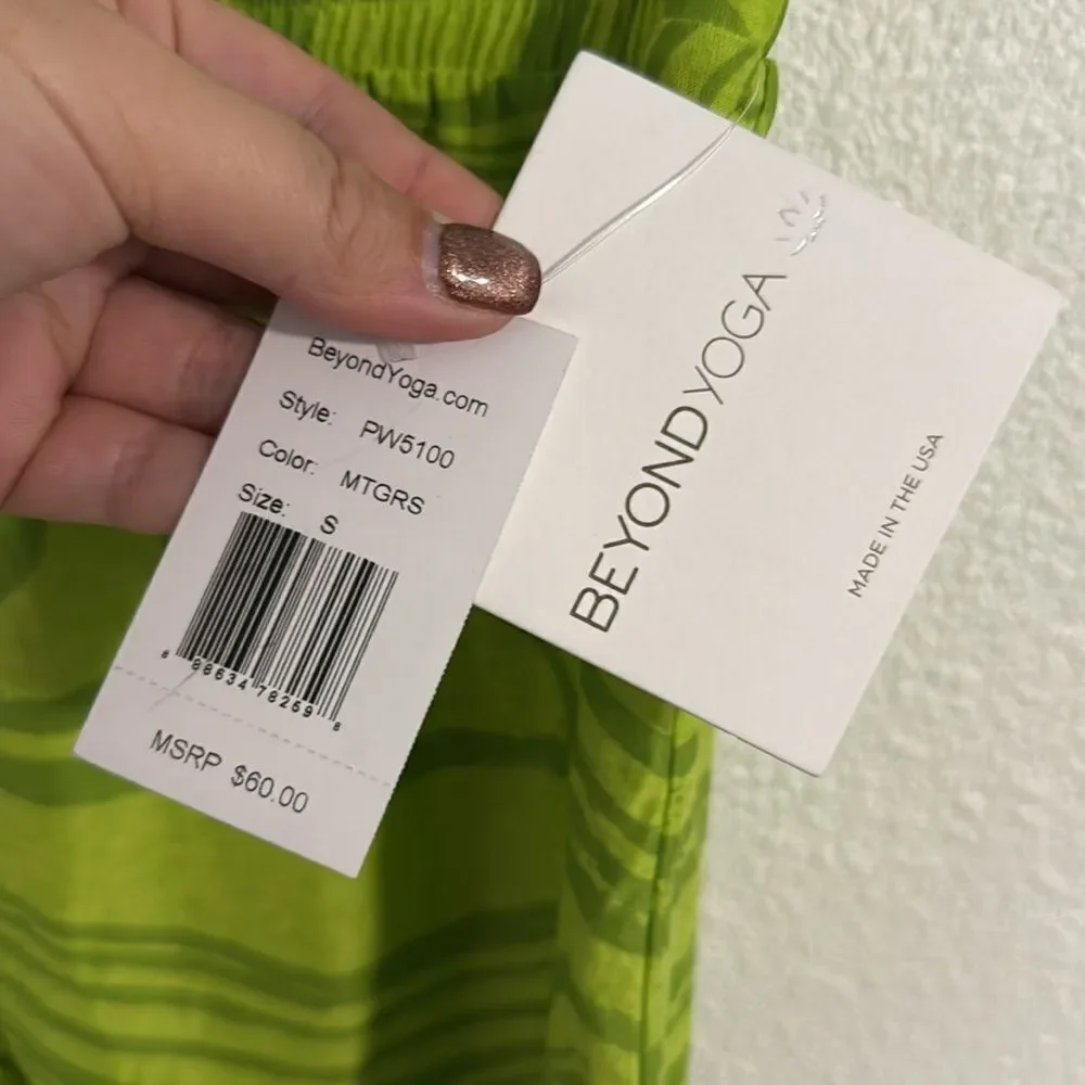 NWT- Beyond Yoga-Relax and Recharge Swirl Sleep Shorts- size small